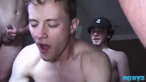 Все ебут Серегу-петуха, а он и рад