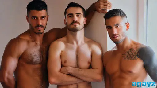 Парочка парней нашла пидара на вечер