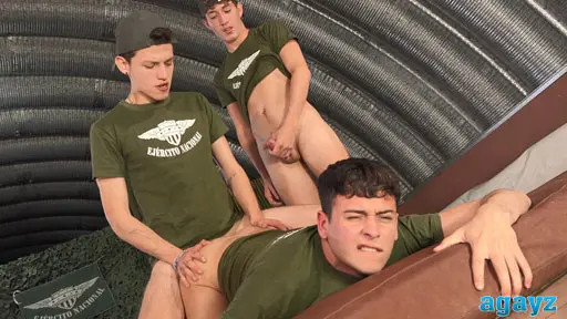 Жопу подставил, тут тебе АРМИЯ!