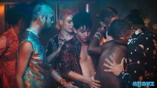 Заехала я как-то в этот клубешник